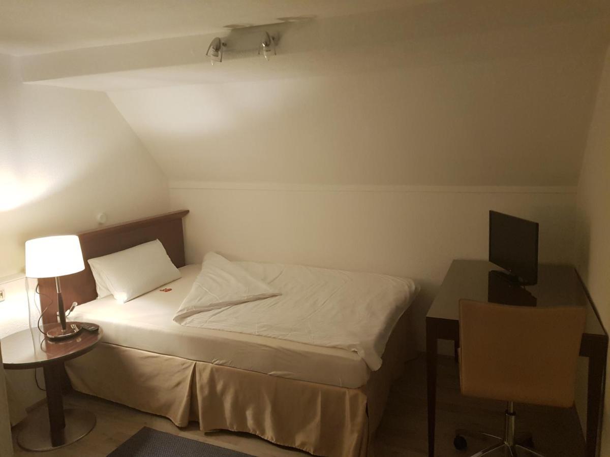 Hotel Pension Bluechersruh Бад Бернек им Фихтелгебирге Стая снимка