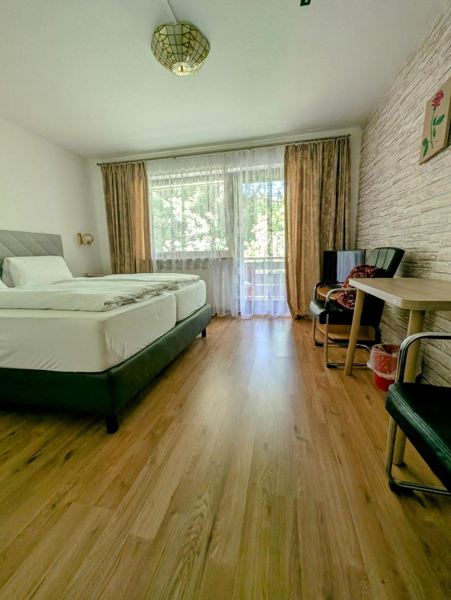 Hotel Pension Bluechersruh Бад Бернек им Фихтелгебирге Екстериор снимка